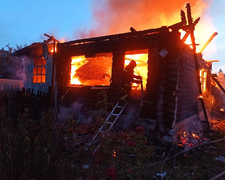 В Вязниковском районе в посёлке Мстёра сгорел частный дом